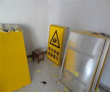 靈武交通標(biāo)牌制造 金屬標(biāo)牌鑄造城市脈絡(luò)與安全屏障